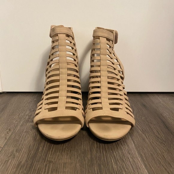 Spring shoes - Picture 1 of 3